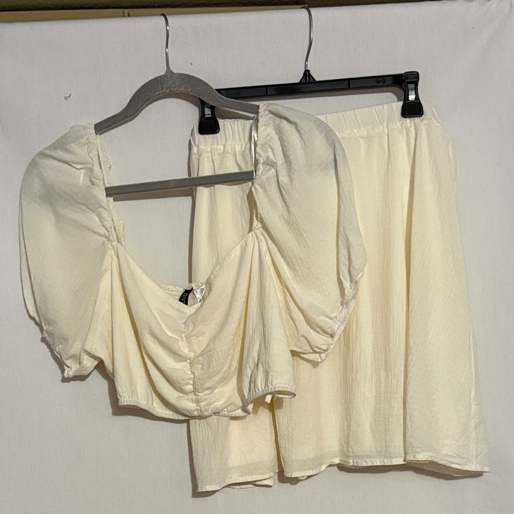Divided H&M Cream Puff-Sleeve Crop Top and Skirt Set, Size XL, NWOT, MAKE OFFER!